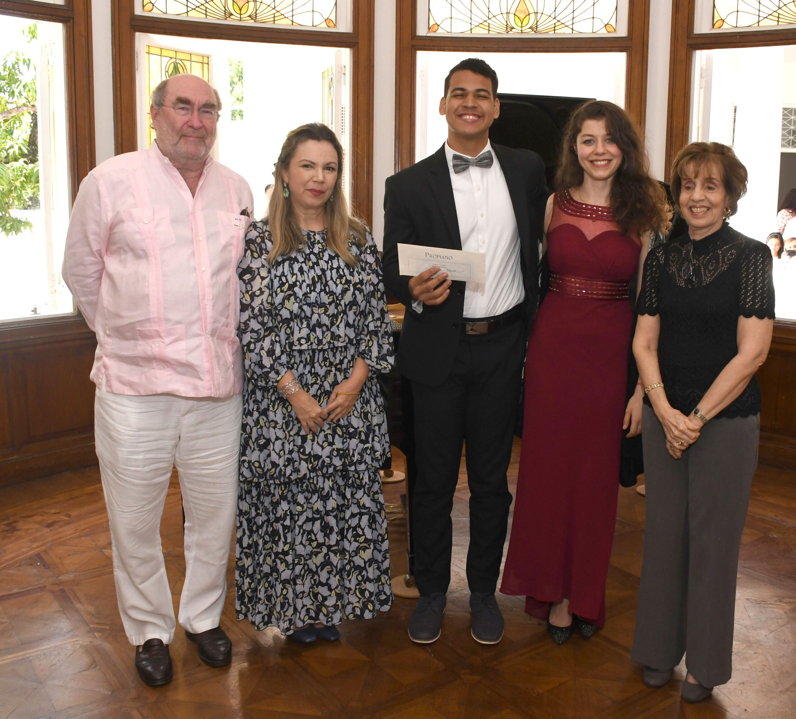 Entregan premios de “Concurso PROPIANO” a jóvenes talentos