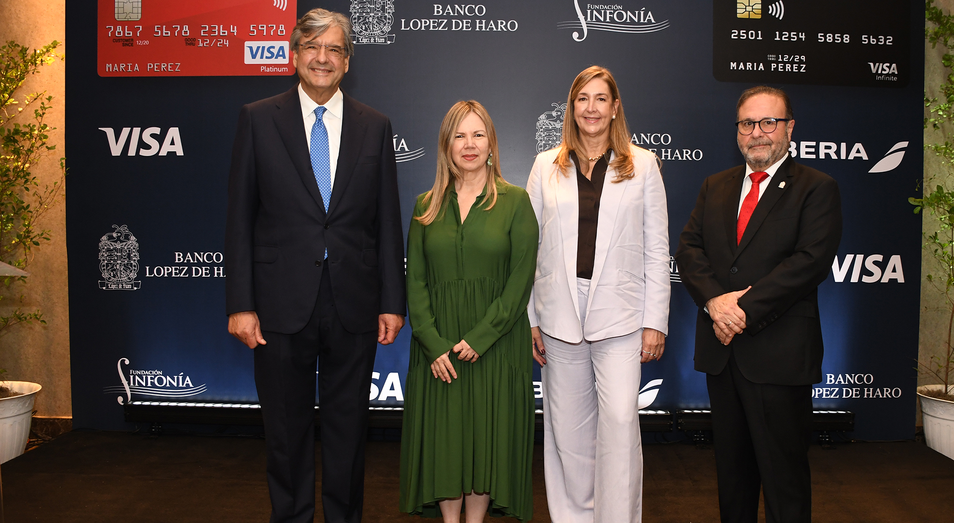 Banco López de Haro y Fundación Sinfonía firman acuerdo de colaboración para impulsar la formación y movilidad internacional de jóvenes músicos dominicanos